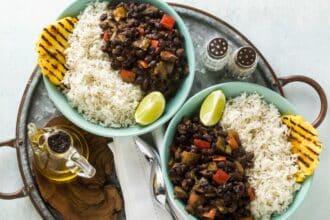 Cuban rice and black bean dish with grilled pineapple H